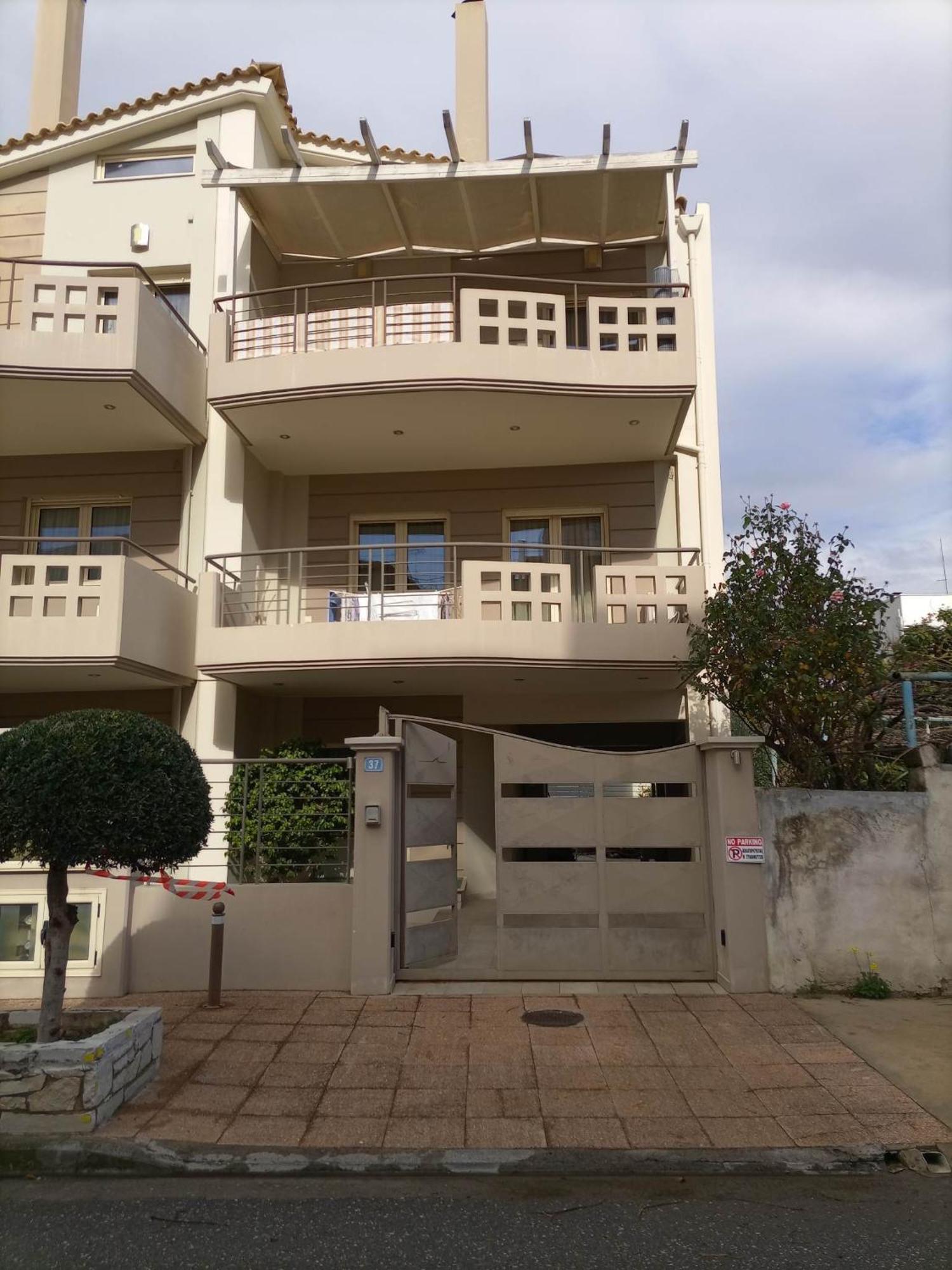 Kalamata Beach Maizonette Ground Floor And Semi-Basement With Yard Exterior photo